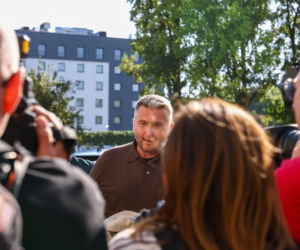 DOPROWADZENIE PREZESA PKOI RADOSŁAWA PIESIEWICZA