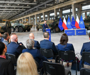 Kluczowe wozy wsparcia dla pancerniaków. Rosomak S.A. z kontraktami na blisko 900 mln zł w ramach SAFE