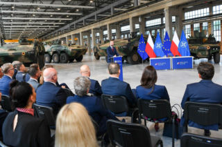 Kluczowe wozy wsparcia dla pancerniaków. Rosomak S.A. z kontraktami na blisko 900 mln zł w ramach SAFE