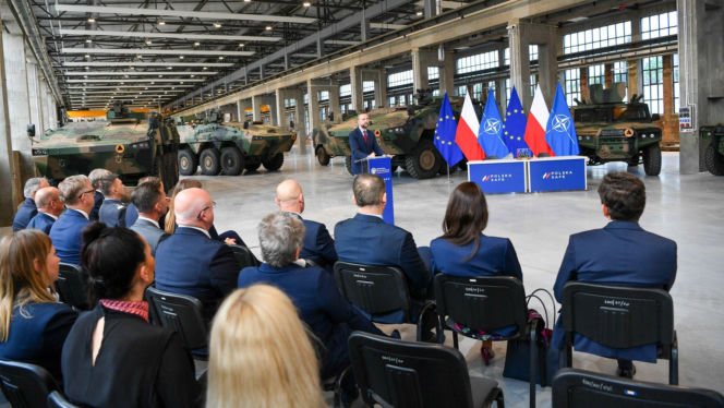 Kluczowe wozy wsparcia dla pancerniaków. Rosomak S.A. z kontraktami na blisko 900 mln zł w ramach SAFE