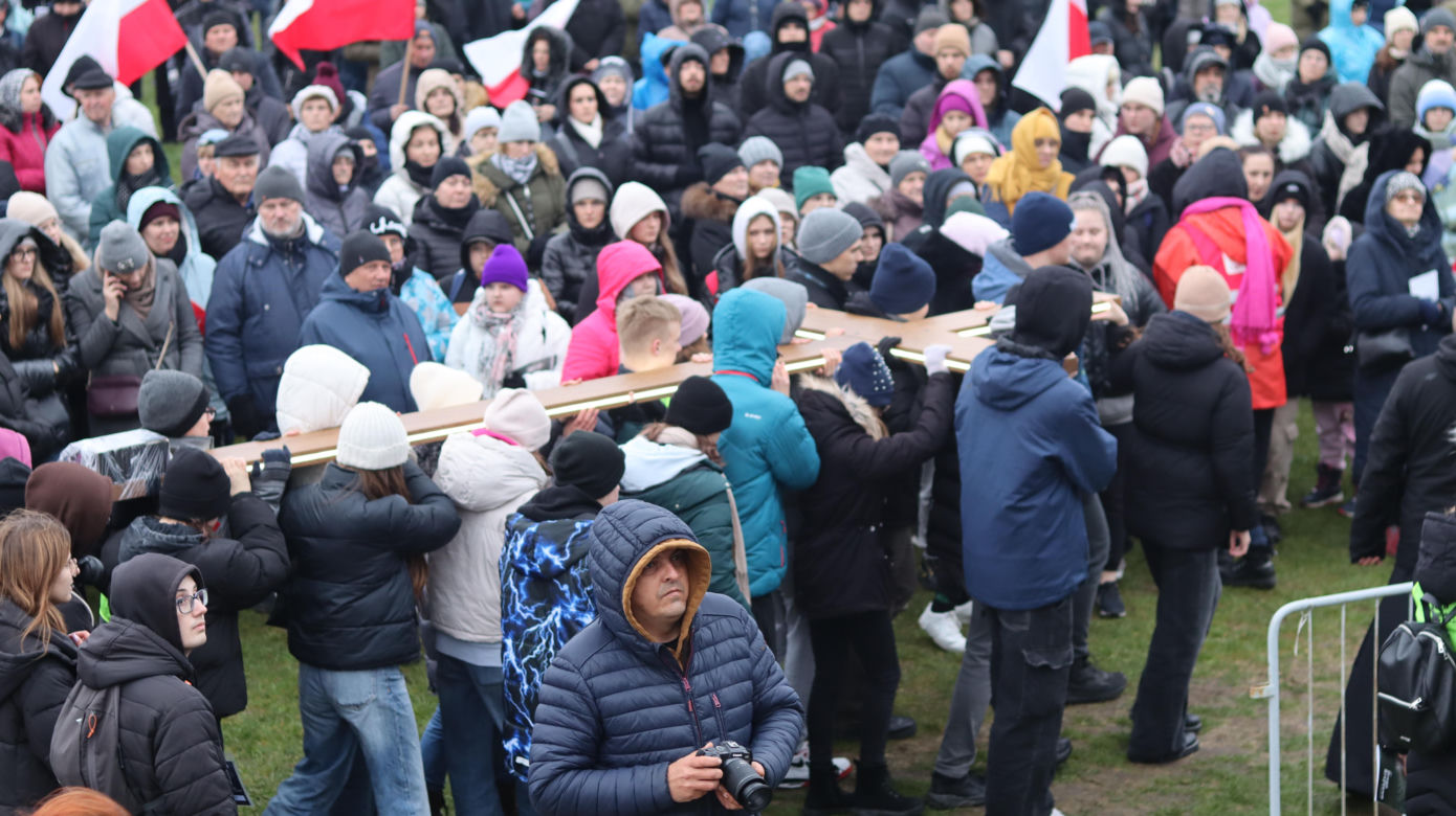 Tak wyglądała jubileuszowa Droga Krzyżowa na Majdanku 2025