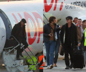 Brad Pitt wysiada z samolotu