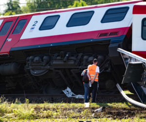 Koszmar na przejeździe kolejowym w Wielkopolsce. Służby opuściły miejsce katastrofy