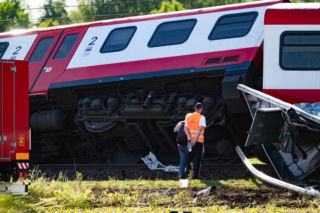 Koszmar na przejeździe kolejowym w Wielkopolsce. Służby opuściły miejsce katastrofy