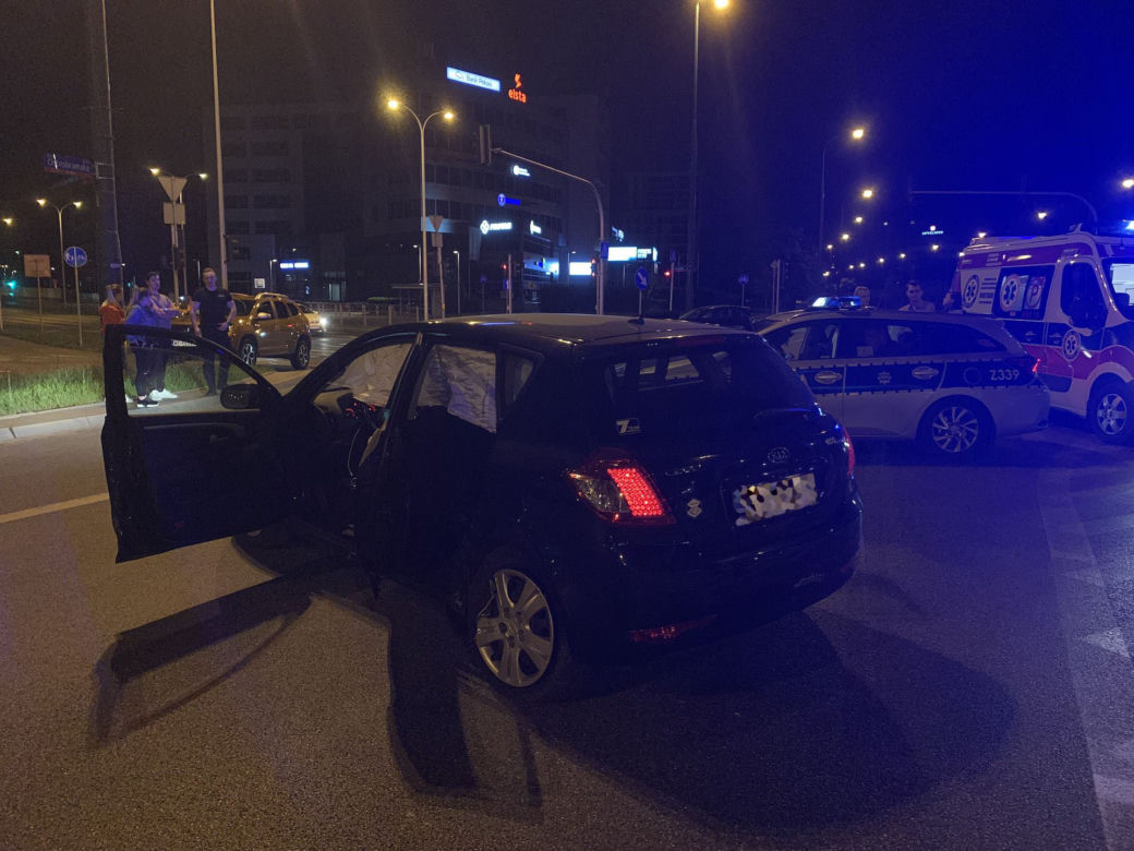 Wypadek drogowy, Warszawa, skrzyżowanie ul. Poligonowej z Ostrobramską