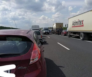 Wypadek na A4. Kierowcy jechali pod prąd korytarzem życia!