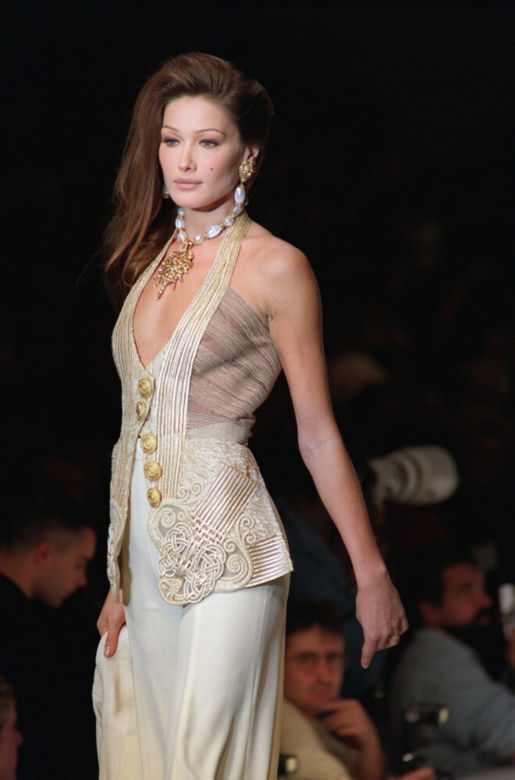Carla Bruni. Zostanie sama na 10 lat