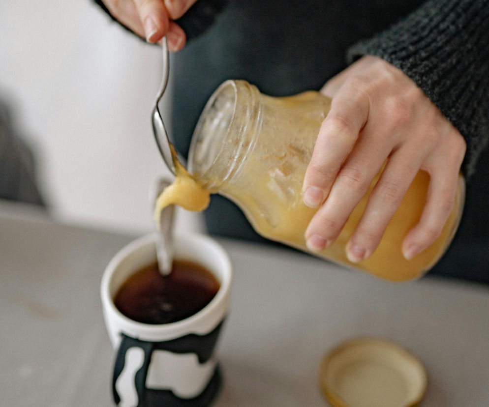 Fałszywy miód zalewa sklepy. Sprawdź, co naprawdę kupujesz