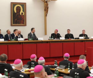 Komunikat po spotkaniu przedstawicieli rządu z uczestnikami zebrania plenarnego Episkopatu