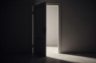 Interwencja policji w Busku-Zdroju. Kto naprawdę uratował 83-latkę?