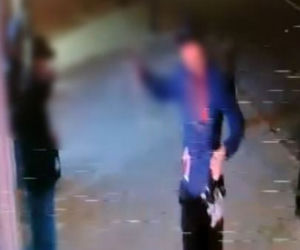 Zastraszyli śrubokrętem, próbowali zabrać broń policjantom