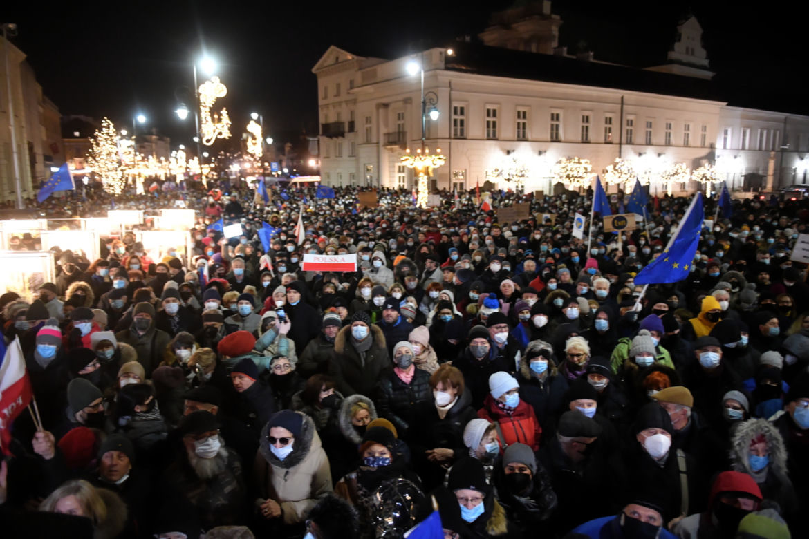Lex TVN. Protesty w obronie mediów w całej Polsce. Największy w Warszawie