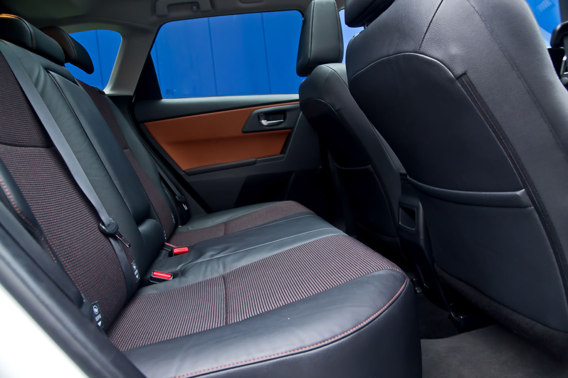 Toyota Auris Touring Sports lifting 2015