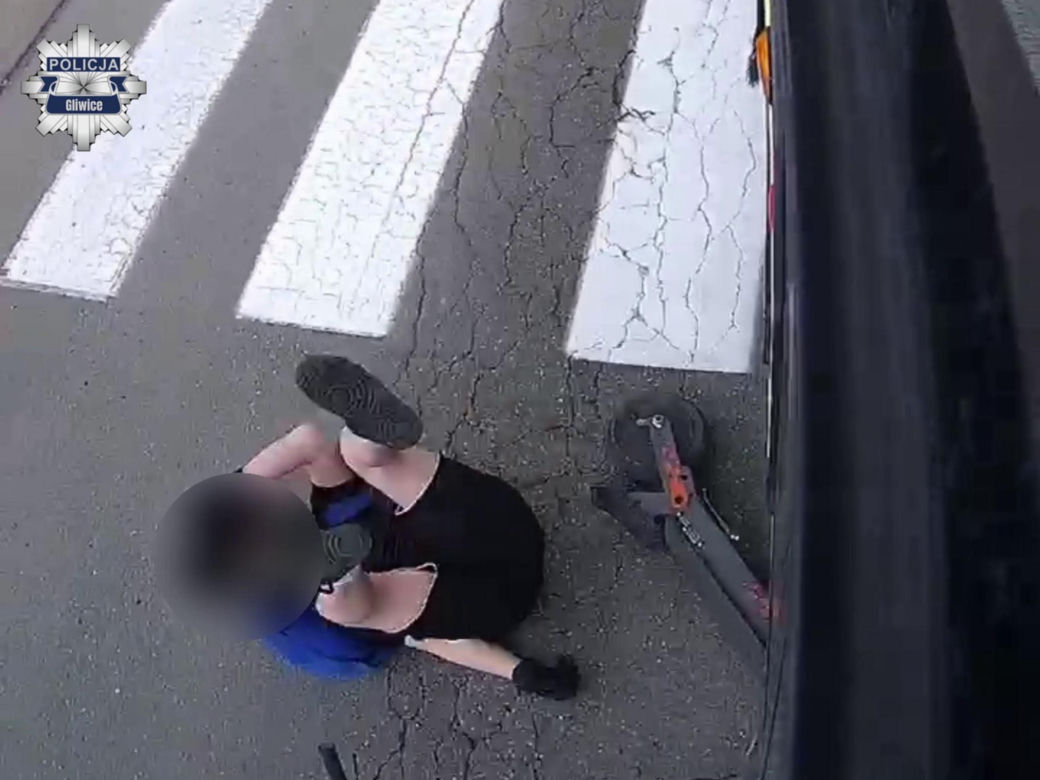 11latek wjechał hulajnoga pod autobus
