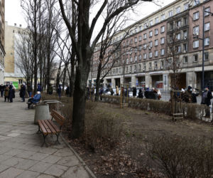 Ogromne kolejki przed urzędami. Mieszkańcy rzucili się po paszporty