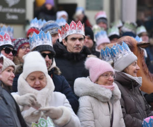 Orszak Trzech Króli 2026 w Toruniu. Zdjęcia z samego serca starówki
