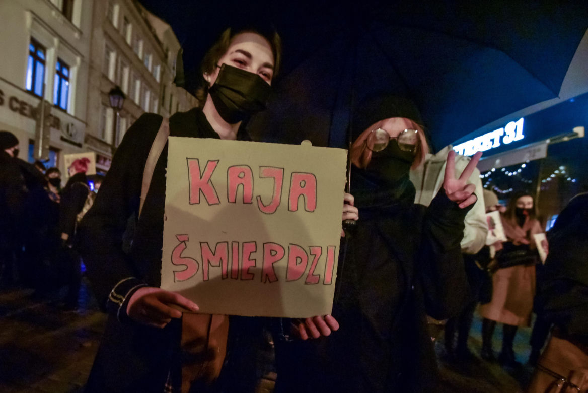 Strajk kobiet w Toruniu. Tańce, straż pod kościołem i wiele więcej - środa (28.10.2020)