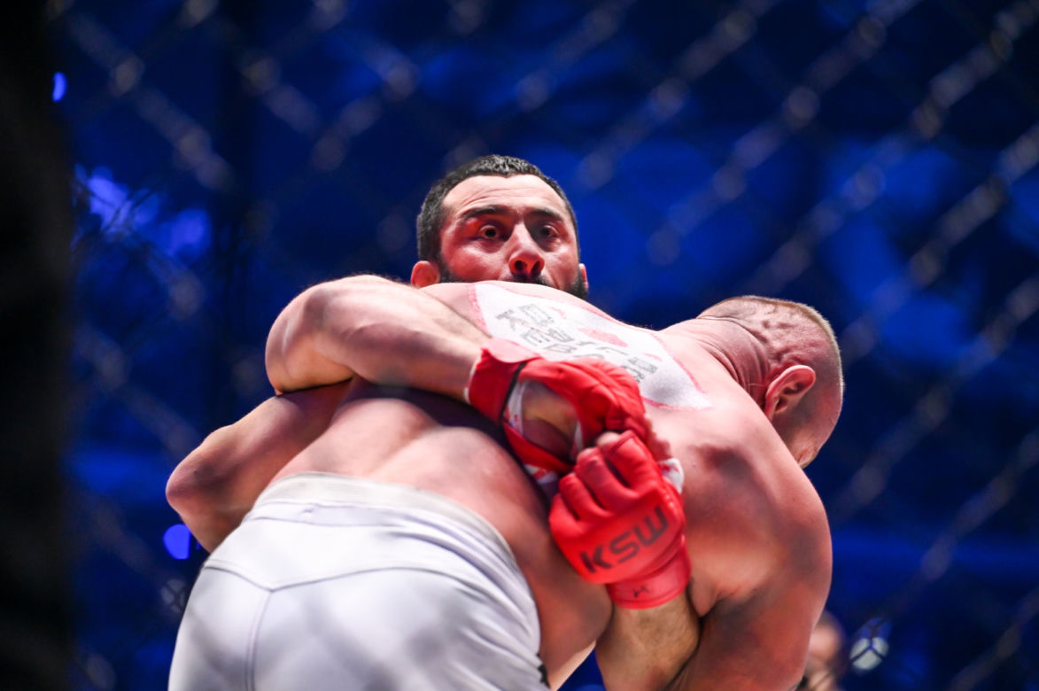 Mamed Khalidov rozbił Mariusza Pudzianowskiego na KSW 77 