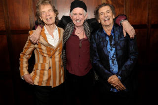 The Rolling Stones po polsku – „Rough and Twisted” miesza języki i style!