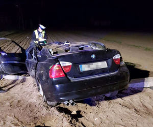 Tragedia na drodze w Annowie. Nie żyje młody pasażer. Kierowca trafił do szpitala