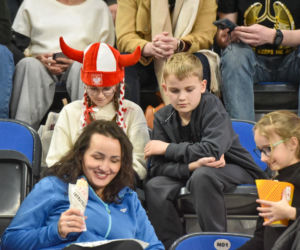Halowe mistrzostwa Polski w Kujawsko-Pomorskiej Arenie Toruń. Zdjęcia kibiców i zawodników