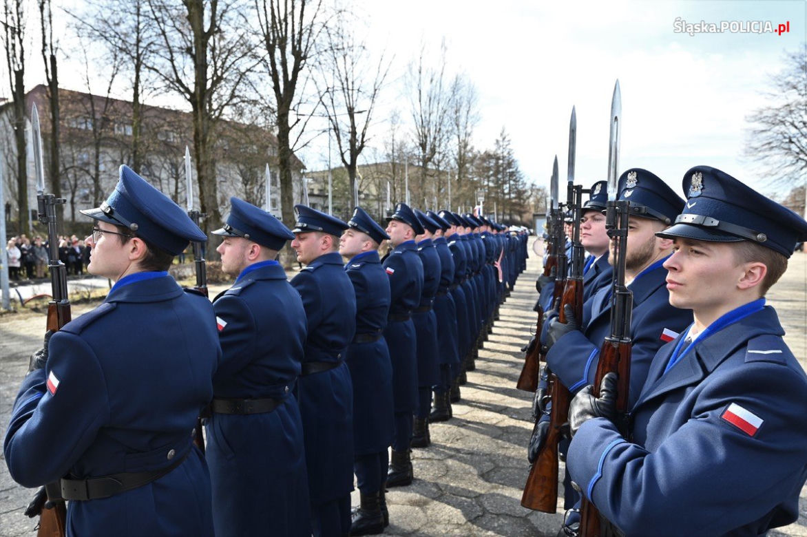 Śląska Policja przyjęła 84 policjantów. Wśród nich jest 15 kobiet
