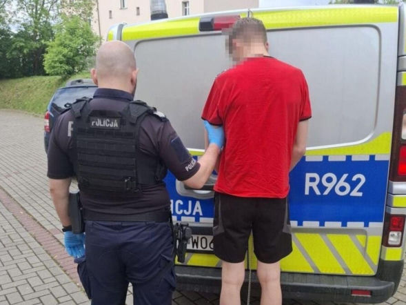 Złamał dwa zakazy i potrącił 72-letnią kobietę. Kierowca audi chciał uciec za granicę