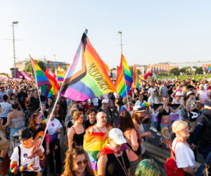 Marsz Równości w Krakowie - tłumy na wydarzeniu pod hasłem Zaczerpnąć tchu.