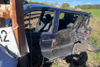 Napad na kierującą i ucieczka autem. Finał na torach kolejowych