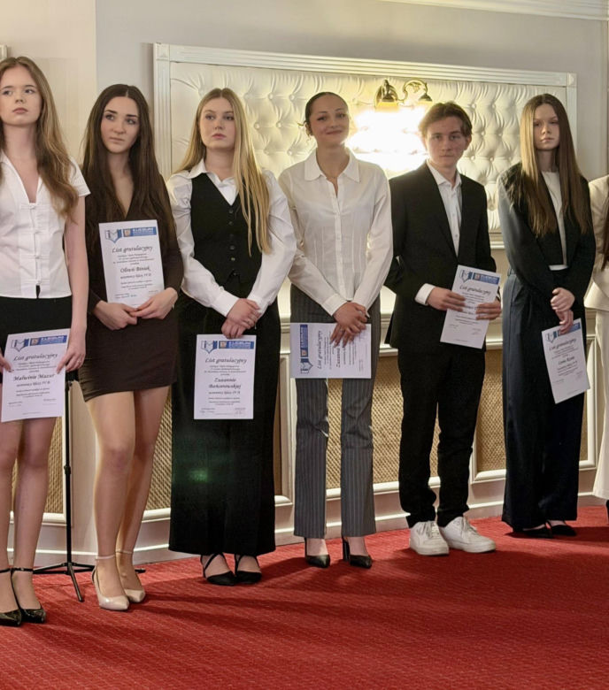 Zakończenie roku szkolnego maturzystów II LO w Starachowicach. Wyjątkowa uroczystość w obiektywie