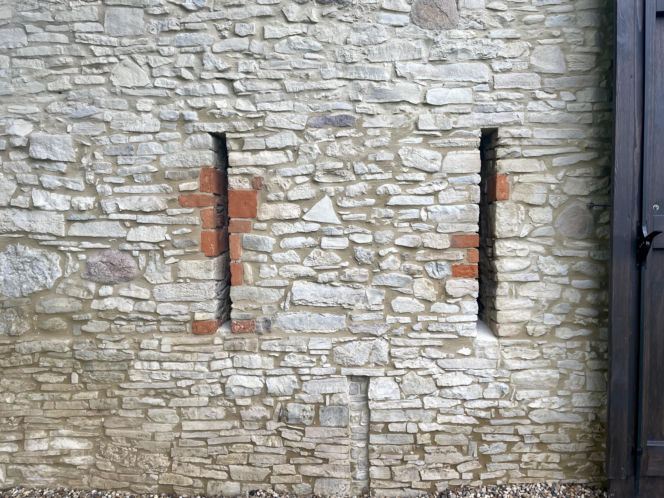 Przebudowa stodoły z wapienia w woj. opolskim. Dom
