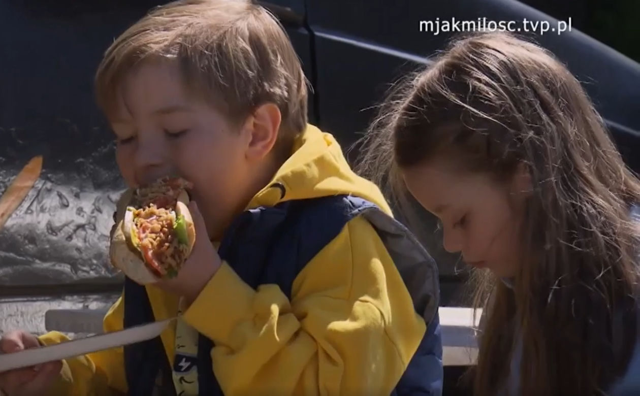 M jak miłość. Szymek (Staś Szczypiński) Maja (Laura Jankowska)