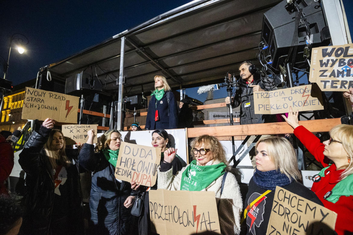 Marsze w całej Polsce! Kobiety żądają legalnej aborcji. „To nie jest koniec walki”