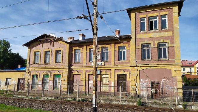 Perła architektury odzyska blask. PKP ujawnia plany modernizacji zabytkowego dworca w Olkuszu