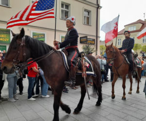 Elivis Presley w swoim cadillacu otworzył Święto Paniagi w Rzeszowie.  Wielki pochód w amerykańskim stylu!