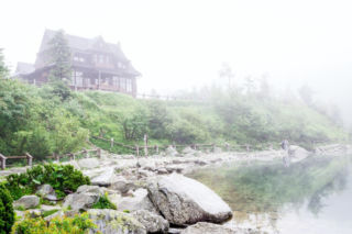 To jedna z najpiękniejszych wsi w Małopolsce. Jest ozdobą Tatr, a jej historia wiąże się z Neapolem