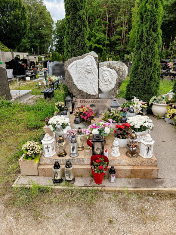 Mama 13-letniej Izy spoczęła obok swojej córki. Nigdy nie doczekała zatrzymania jej zabójcy