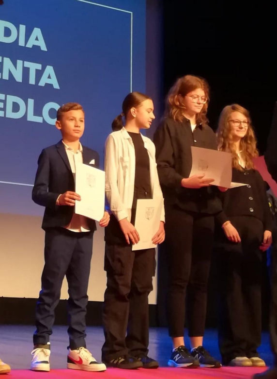 Stypendyści odebrali z rąk prezydenta Andrzeja Sitnika Listy Gratulacyjne