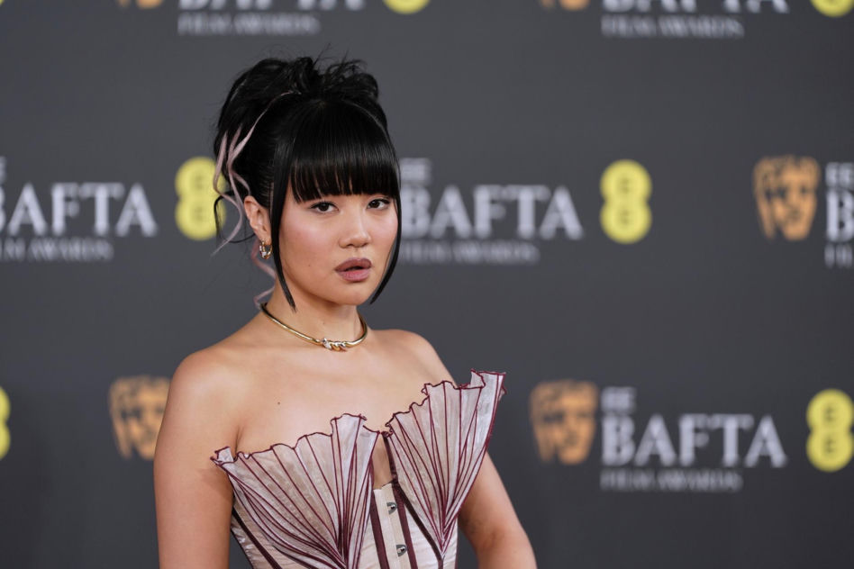 Gwiazdy przebrane za abażury na Bafta. Kto się popisał najlepszą kreacją?