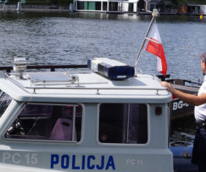 Ciało mężczyzny w jeziorze. Wędkarz dokonał makabrycznego odkrycia!