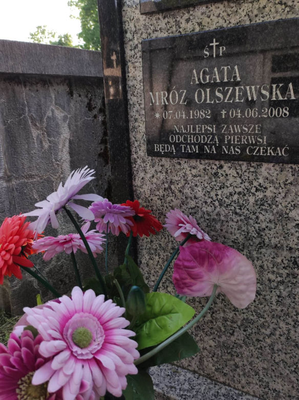 Agata Mróz spoczywa obok ukochanego Taty, ten napis wzrusza do łez. Tak teraz wygląda jej grób 