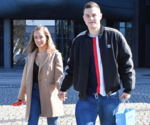 Rodzinka.pl. Wiktoria Gąsiewska i Adam Zdrójkowski rozstali się! Co z 16 sezonem serialu? 