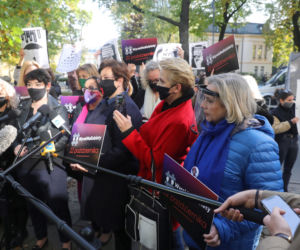 Aborcja niezgodna z konstytucją. Protest przed Trybunałem Konstytucyjnym