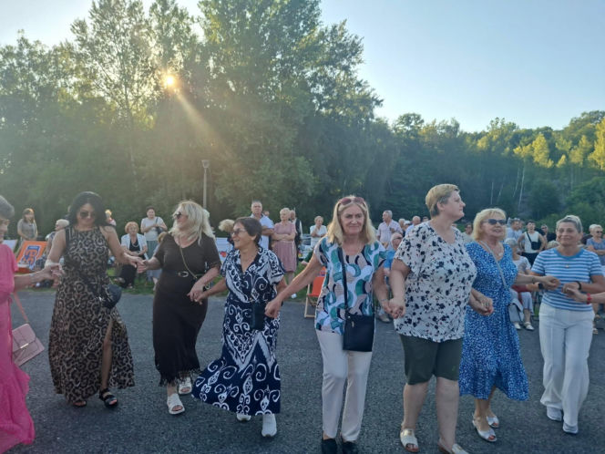 Gorący letni wieczór w Starachowicach! Międzypokoleniowa potańcówka opanowała Szlakowisko [FOTORELACJA]