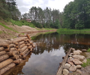 Spływy Czarną Hańczą bezpieczniejsze. Na rzece są już nowe umocnienia [ZDJĘCIA]