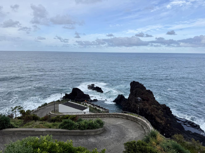 baseny lawowe w Porto Moniz