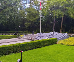 Pomnik Tym, którzy nie powrócili z morza już nie szokuje