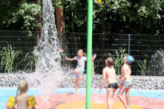 Warszawa czynne odkryte baseny. Park Moczydło i Powsin [CENNIK BILETÓW]