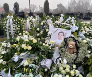 Białe misie strzegą grobu Nikodema Mareckiego. 11-letni aktor zginął w strasznym wypadku