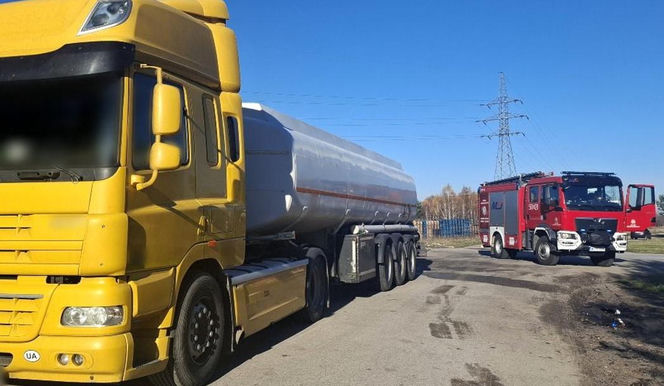 Na DK 50 nieszczelna cysterna przewoziła benzynę z Litwy na Ukrainę